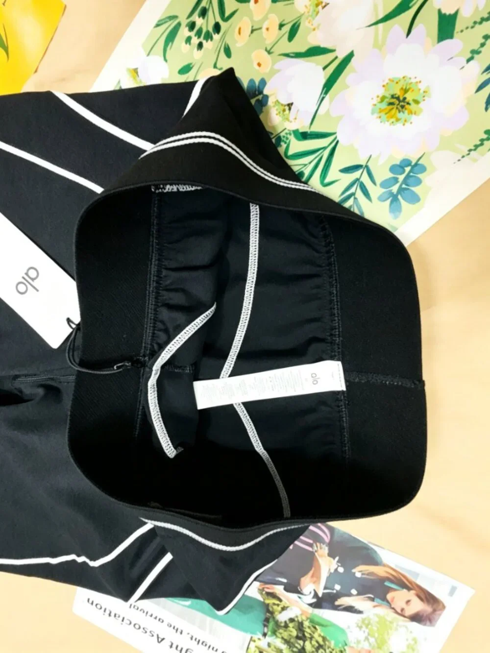ALO Yoga NWT🧘🏻‍Airbrush High-Waist Heart Throb Black/White Legging🎭